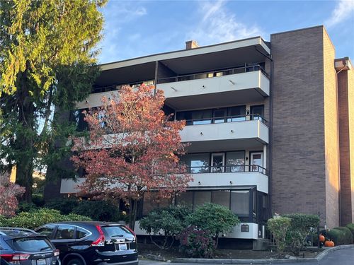 c-10923 Glen Acres Dr S, Seattle, WA, 98168-5516 | Card Image
