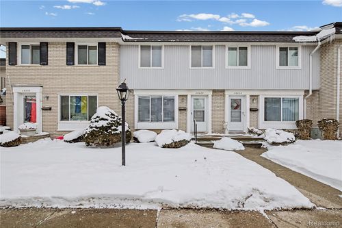 28028 Universal Dr, Warren, MI, 48092-2428 | Card Image