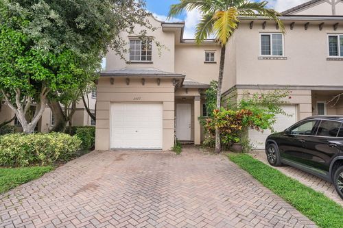 2022 Island Dr, Riviera Beach, FL, 33404-6441 | Card Image