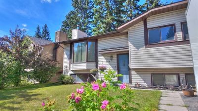 319 Silvertip Close, House detached with 4 bedrooms, 2 bathrooms and 2 parking in Canmore AB | Image 2