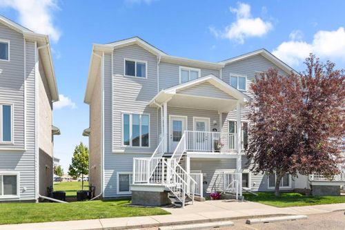 381 Northlands Pointe Ne, Medicine Hat, AB, T1C0C4 | Card Image