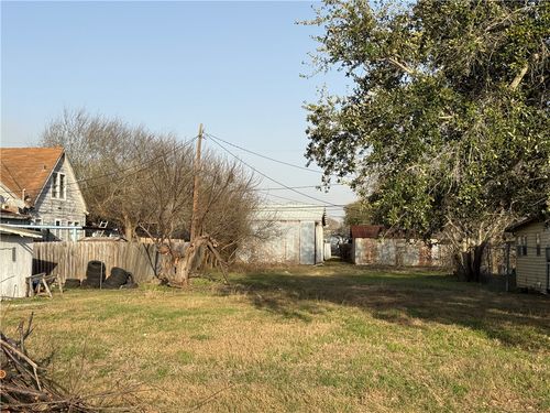 614 Commerce St, Portland, TX, 78374-1556 | Card Image