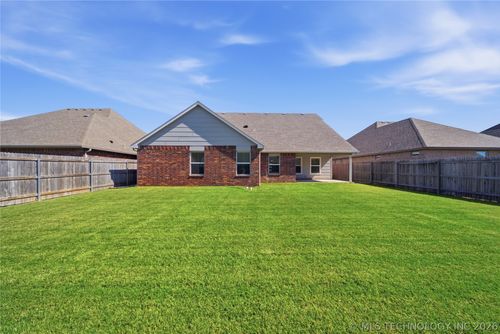 9234 133rd St, Bixby, OK, 74008-3586 | Card Image