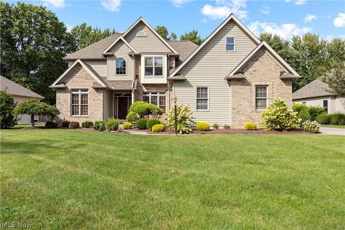 5317 Middlebury Ct, Sheffield Village, OH, 44054-2998 | Card Image