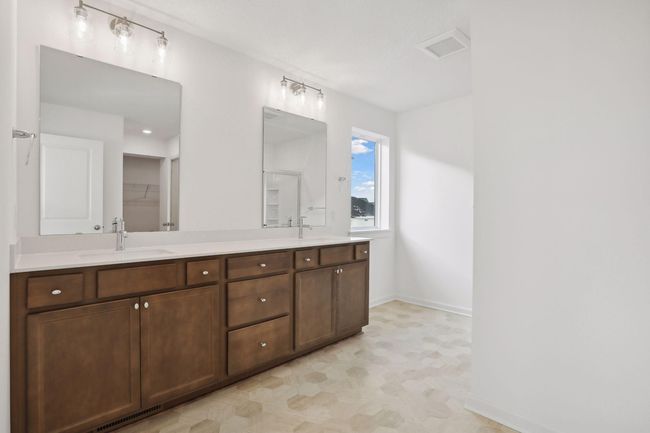 owners suite bath | Image 17