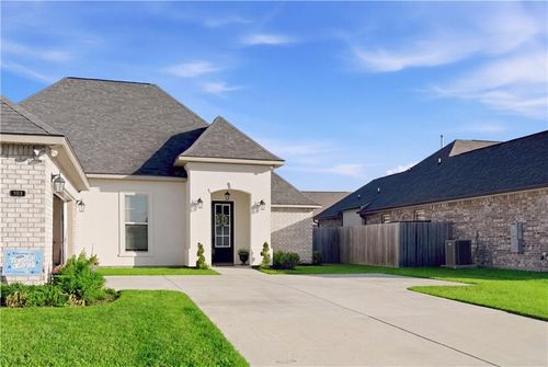 103 Cypress Park Ln, Belle Chasse, LA, 70037-1698 | Card Image