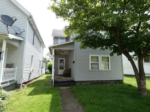 914 S Lawn Ave, Coshocton, OH, 43812-2552 | Card Image
