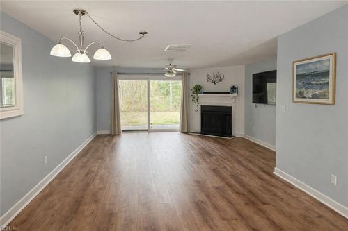 1e-8003 Sunset Dr, Hayes, VA, 23072-3623 | Card Image