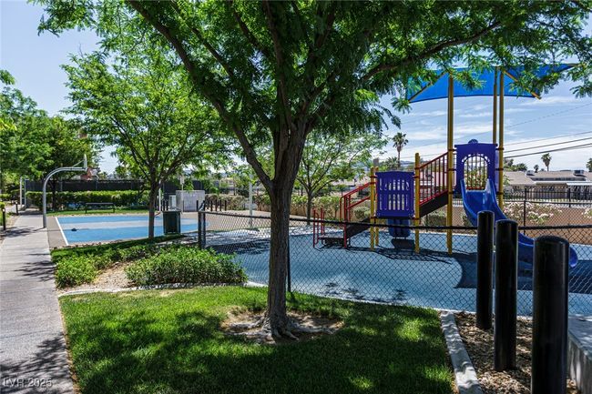 117 - 38 E Serene Ave, Condo with 2 bedrooms, 2 bathrooms and null parking in Las Vegas NV | Image 40
