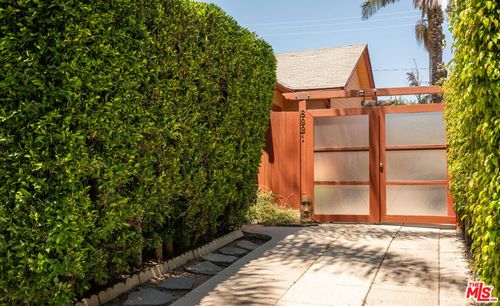 8921 Rosewood Ave, West Hollywood, CA, 90048-2409 | Card Image