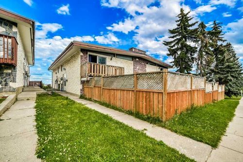 3-7524 Hunterview Drive Nw, Calgary, AB, T2K5E4 | Card Image