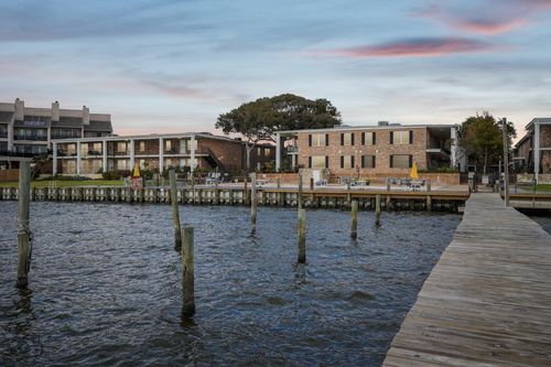 apt-20-3535 Nasa Pkwy, Seabrook, TX, 77586-6414 | Card Image