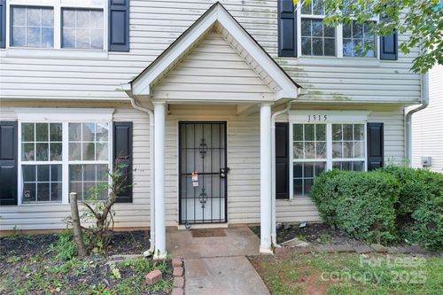 1315 Peach Park Ln, Charlotte, NC, 28216-2690 | Card Image