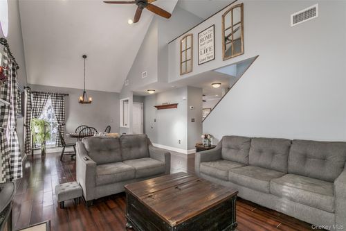 49 Olde Wagon Rd, Warwick, NY, 10990-4229 | Card Image