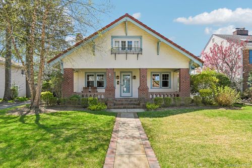 40 Hollywood Ct, Rockville Centre, NY, 11570-2014 | Card Image