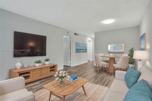 apt-212-8400 Lagos De Campo Blvd, Tamarac, FL, 33321-3740 | Card Image