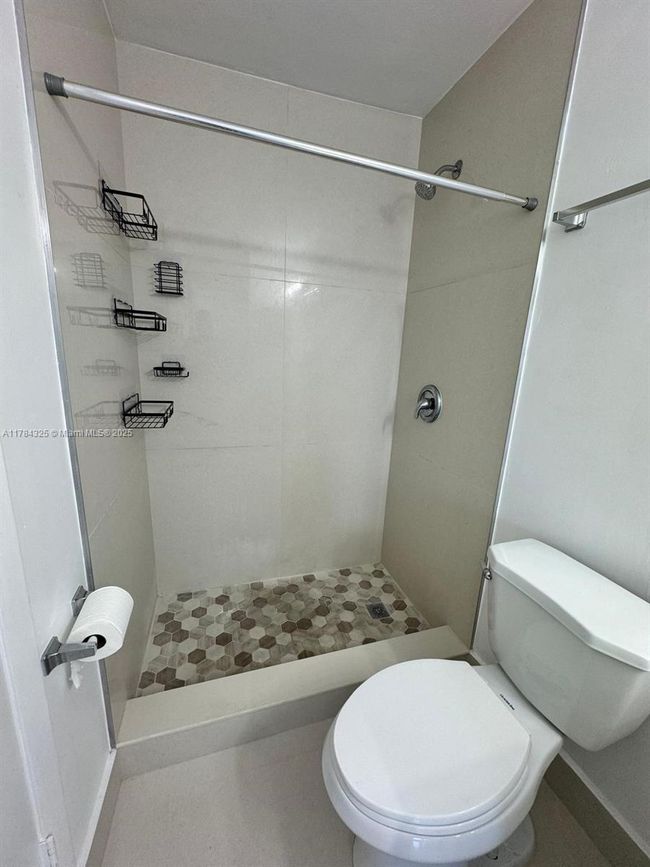 APT-201 - 2620 W 76 Th St, Condo with 2 bedrooms, 2 bathrooms and null parking in Hialeah FL | Image 25