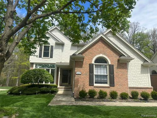 1154 Bluebird Dr, Rochester Hills, MI, 48307-4693 | Card Image