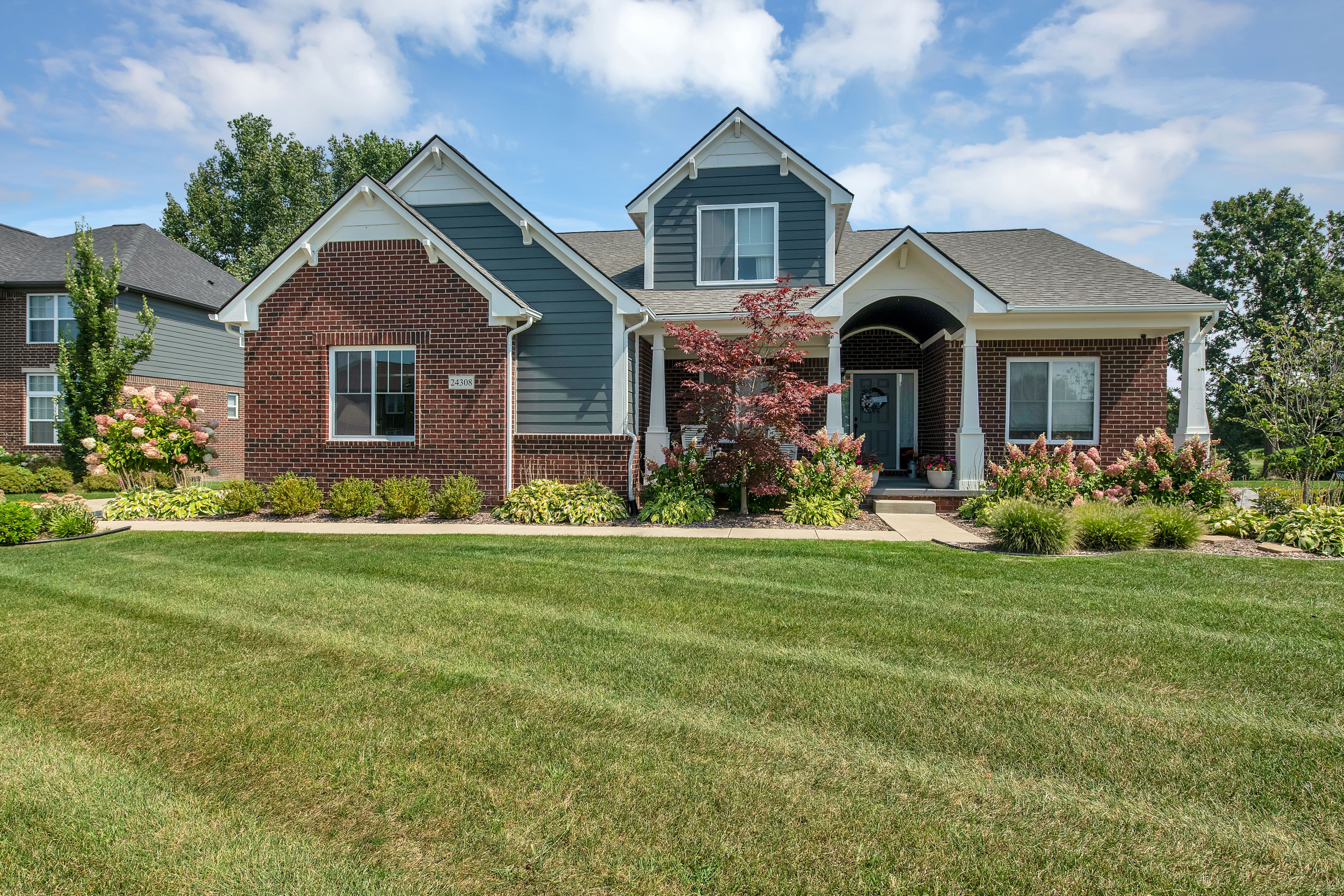Sheringham Dr, South Lyon, MI 48178