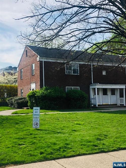 451 Heath Pl, Hackensack, NJ, 07601-1467 | Card Image