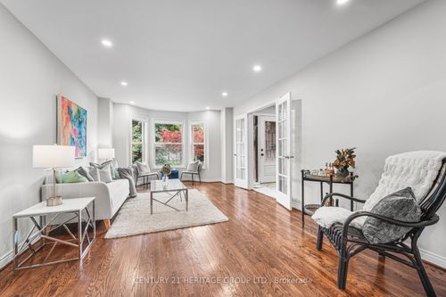 16 Wainwright Ave, Richmond Hill, ON, L4C5R5 | Card Image