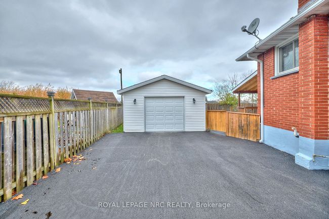 7405 Susan Cres, House other with 4 bedrooms, 2 bathrooms and 4 parking in Niagara Falls ON | Image 18