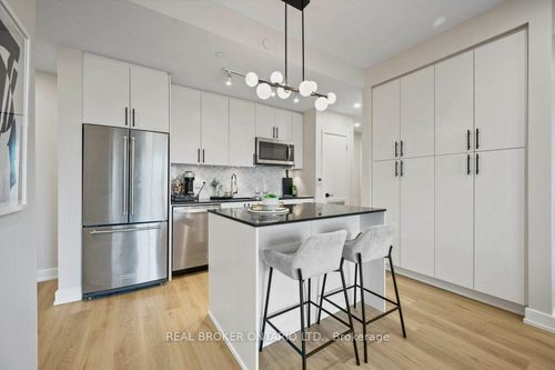 118-168 Sabina Dr, Oakville, ON, L6H0W5 | Card Image