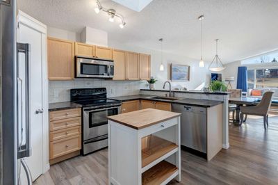 126 Auburn Bay Hts Se, House detached with 3 bedrooms, 2 bathrooms and 2 parking in Calgary AB | Image 2