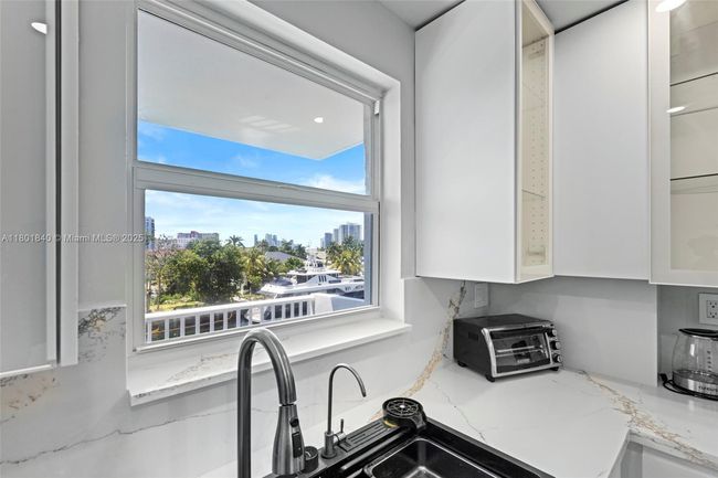 APT-305 - 137 Golden Isles Dr, Condo with 2 bedrooms, 2 bathrooms and null parking in Hallandale Beach FL | Image 6