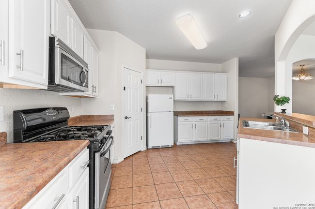 7619 Bit Cir, House other with 3 bedrooms, 2 bathrooms and null parking in Elmendorf TX | Image 11