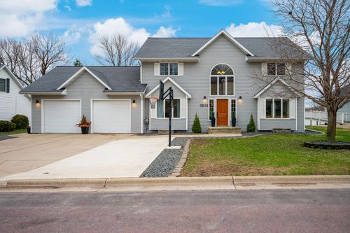 3819 Cedar Creek Ct, Fairmont, MN, 56031-2432 | Card Image