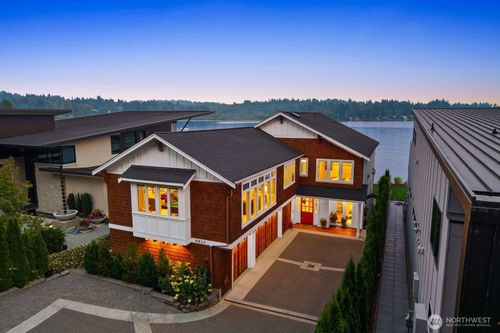 9015 Ne Juanita Ln, Kirkland, WA, 98034-3508 | Card Image