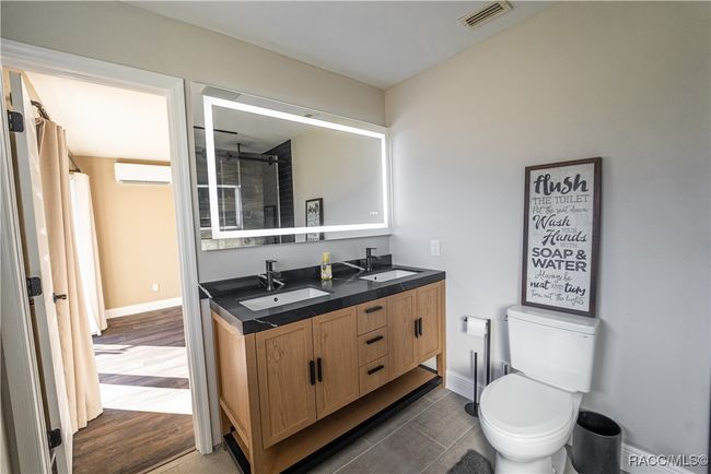 Owners Bathroom | Image 14