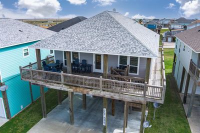 982 S Redfish Street, House other with 3 bedrooms, 2 bathrooms and null parking in Crystal Beach TX | Image 2