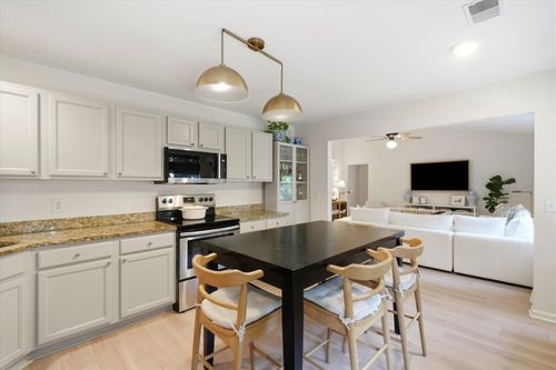 569 Hainsworth Dr, Charleston, SC, 29414-9056 | Card Image