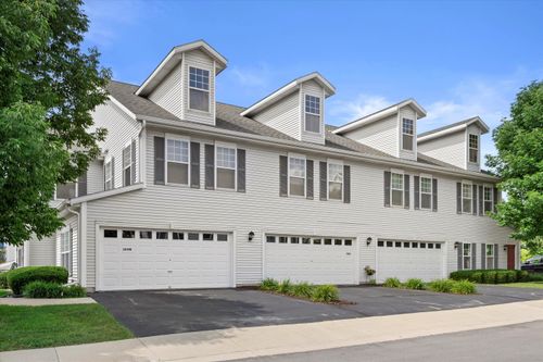 1210 Woodbury Cmn, Waukesha, WI, 53189-7780 | Card Image