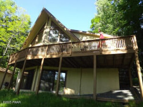 104 Briarwood Dr, Greentown, PA, 18426-7439 | Card Image