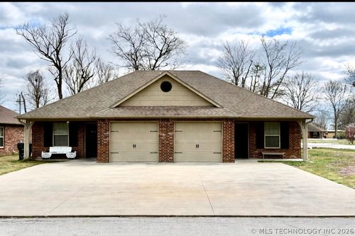 601 E 11th St, Claremore, OK, 74017-6536 | Card Image