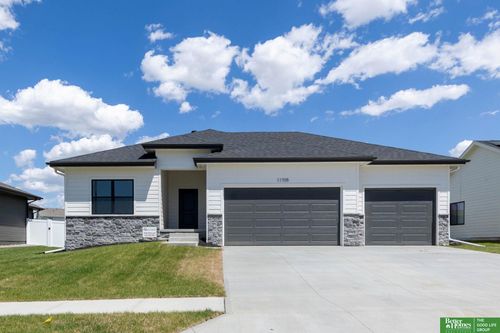 8612 Reed St, Papillion, NE, 68046-5113 | Card Image