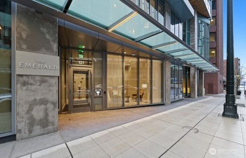 3501-121 Stewart St, Seattle, WA, 98101-1139 | Card Image