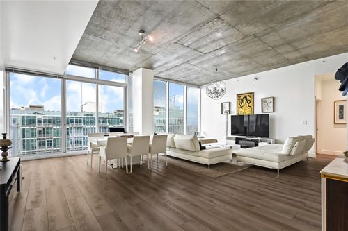 12904-5925 Almeda Rd, Houston, TX, 77004-7782 | Card Image
