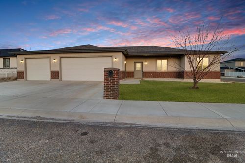 585 Clearwater Way, Heyburn, ID, 83336-1010 | Card Image