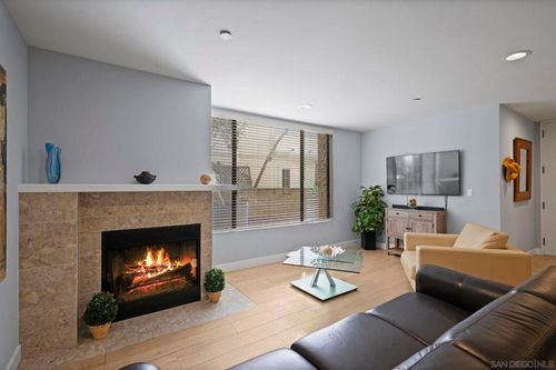 apt-3-4082 Albatross St, San Diego, CA, 92103-1943 | Card Image