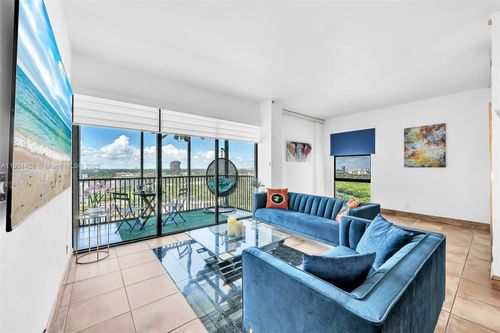 ph22-20301 W Country Club Dr, Aventura, FL, 33180-1675 | Card Image