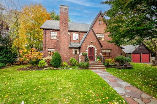 8 Felsdale Close, Winchester, MA, 01890-3166 | Card Image