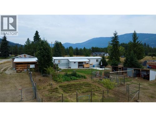 3754 Krestova Rd, Crescent Valley, BC, V0G1H1 | Card Image