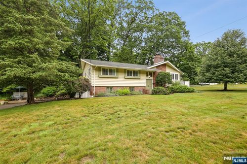 5 The Gln, Cedar Grove, NJ, 07009-1517 | Card Image