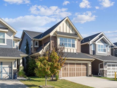 {{alt}} | Card Image