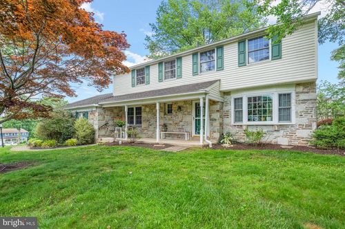 11 Creek Rd, Southampton, PA, 18966-1426 | Card Image