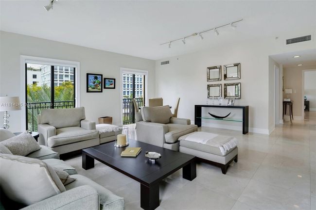APT-402 - 711 Biltmore Way, Condo with 2 bedrooms, 2 bathrooms and null parking in Coral Gables FL | Image 4